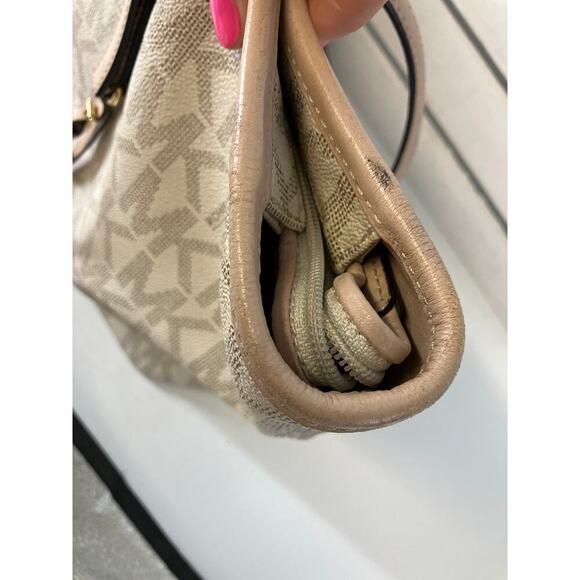 MICHAEL KORS, IVORY, TAN SIGNATURE PVC LEATHER SHOULDER BAG - Picture 8 of 16